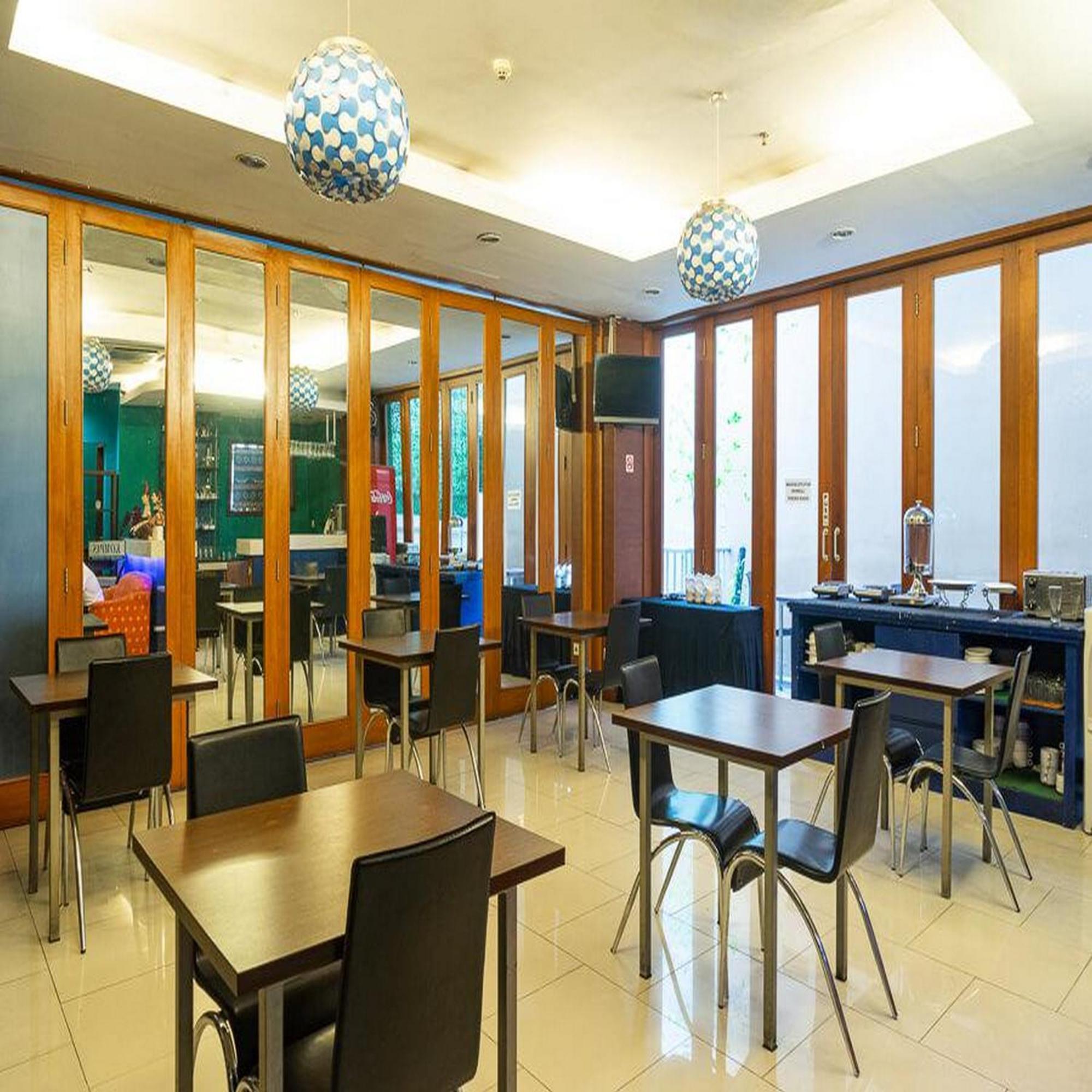 Reddoorz Plus At Blue Pacific Blok M Джакарта Экстерьер фото