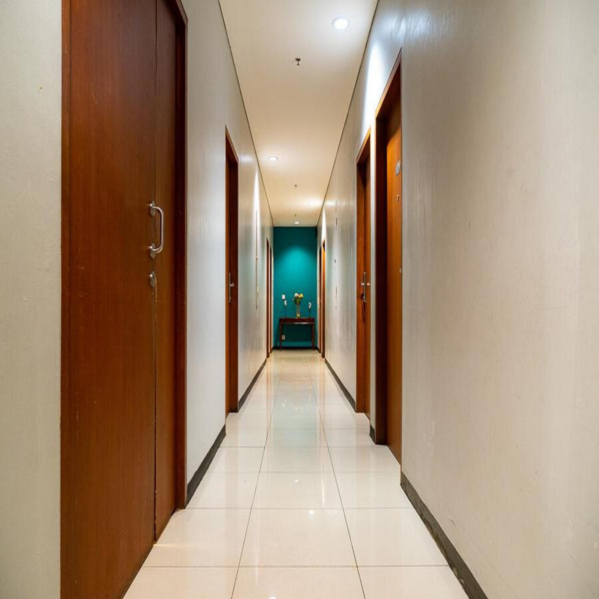 Reddoorz Plus At Blue Pacific Blok M Джакарта Экстерьер фото