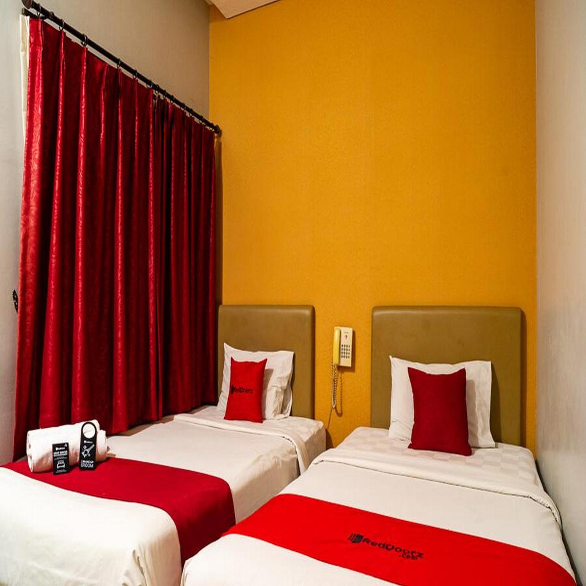 Reddoorz Plus At Blue Pacific Blok M Джакарта Экстерьер фото