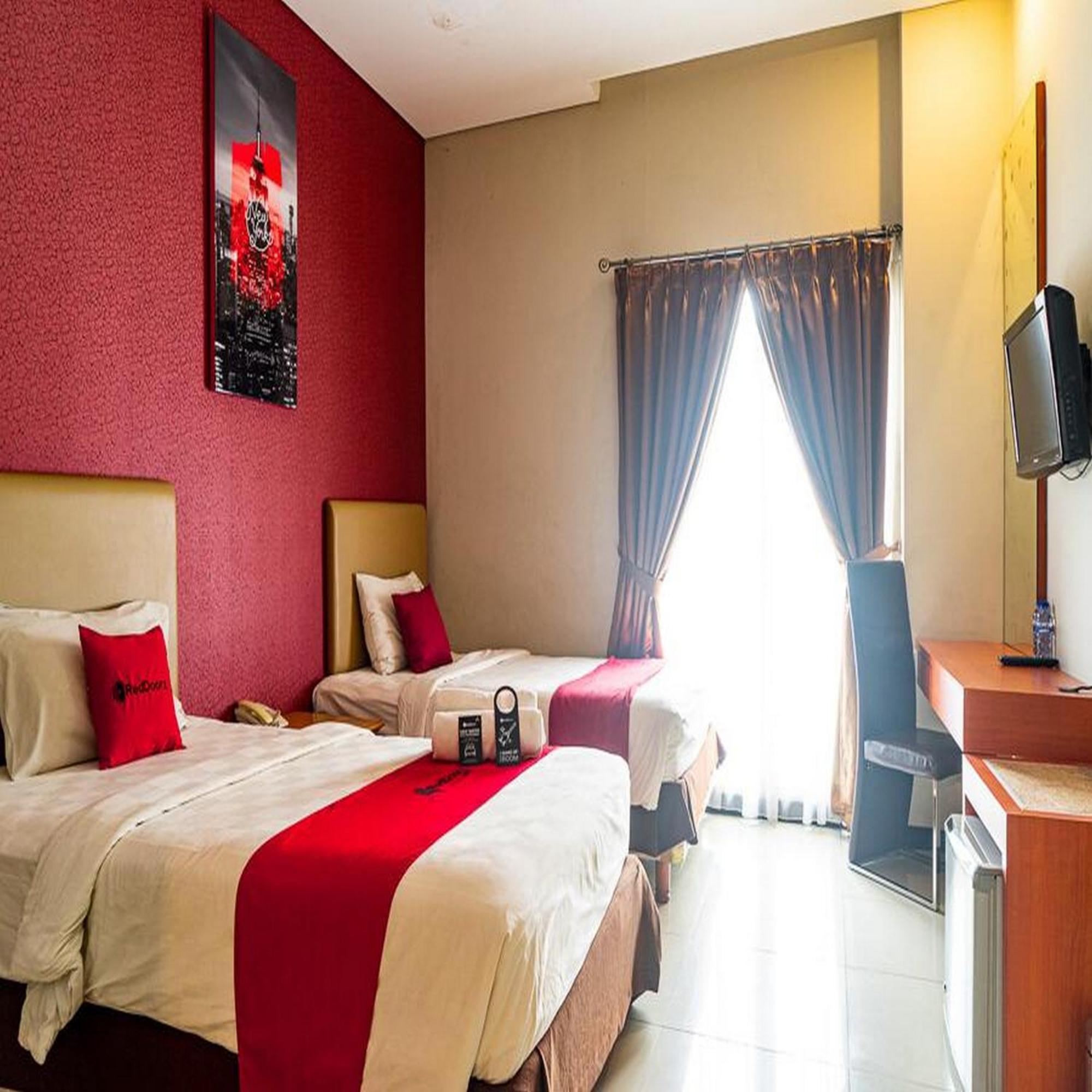 Reddoorz Plus At Blue Pacific Blok M Джакарта Экстерьер фото