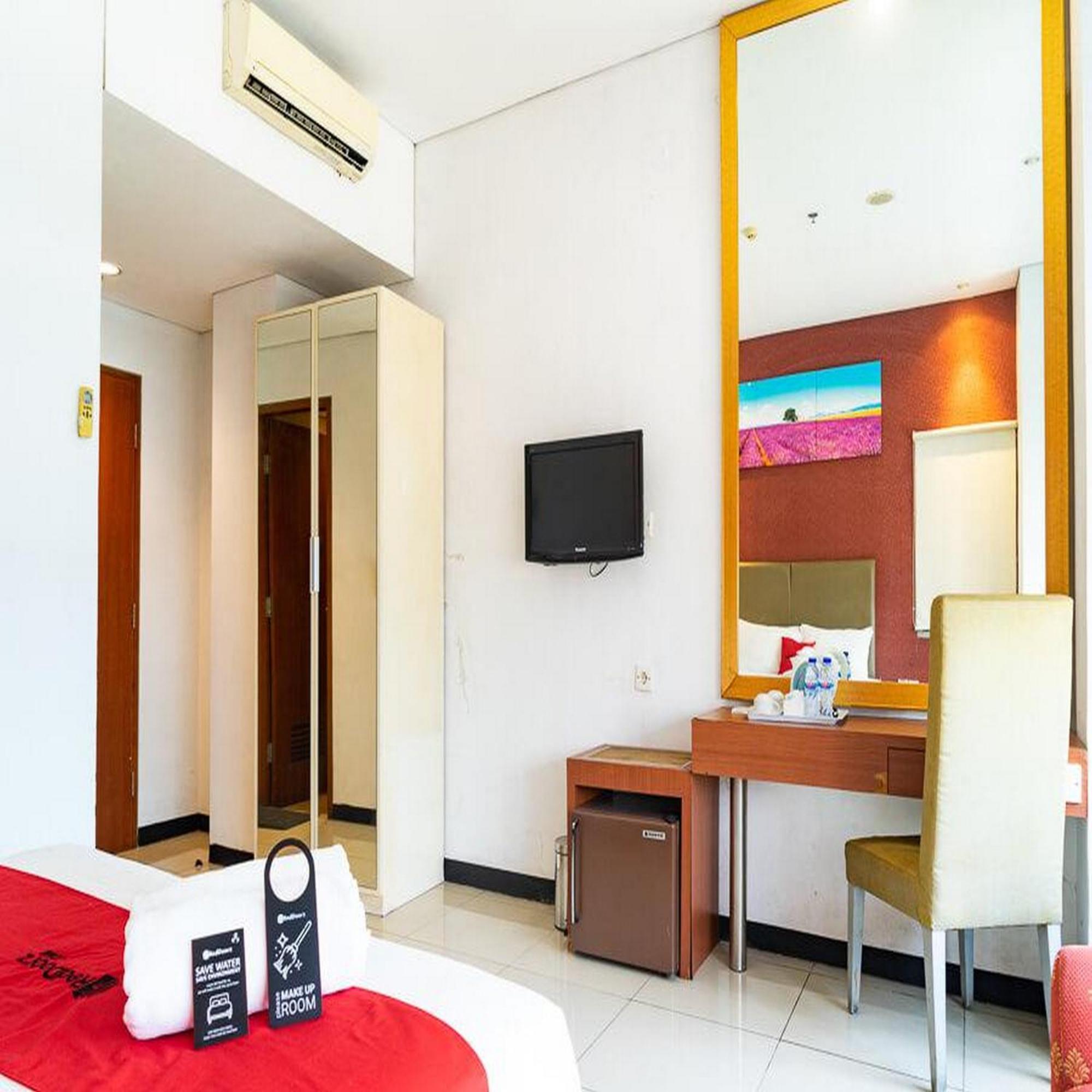Reddoorz Plus At Blue Pacific Blok M Джакарта Экстерьер фото