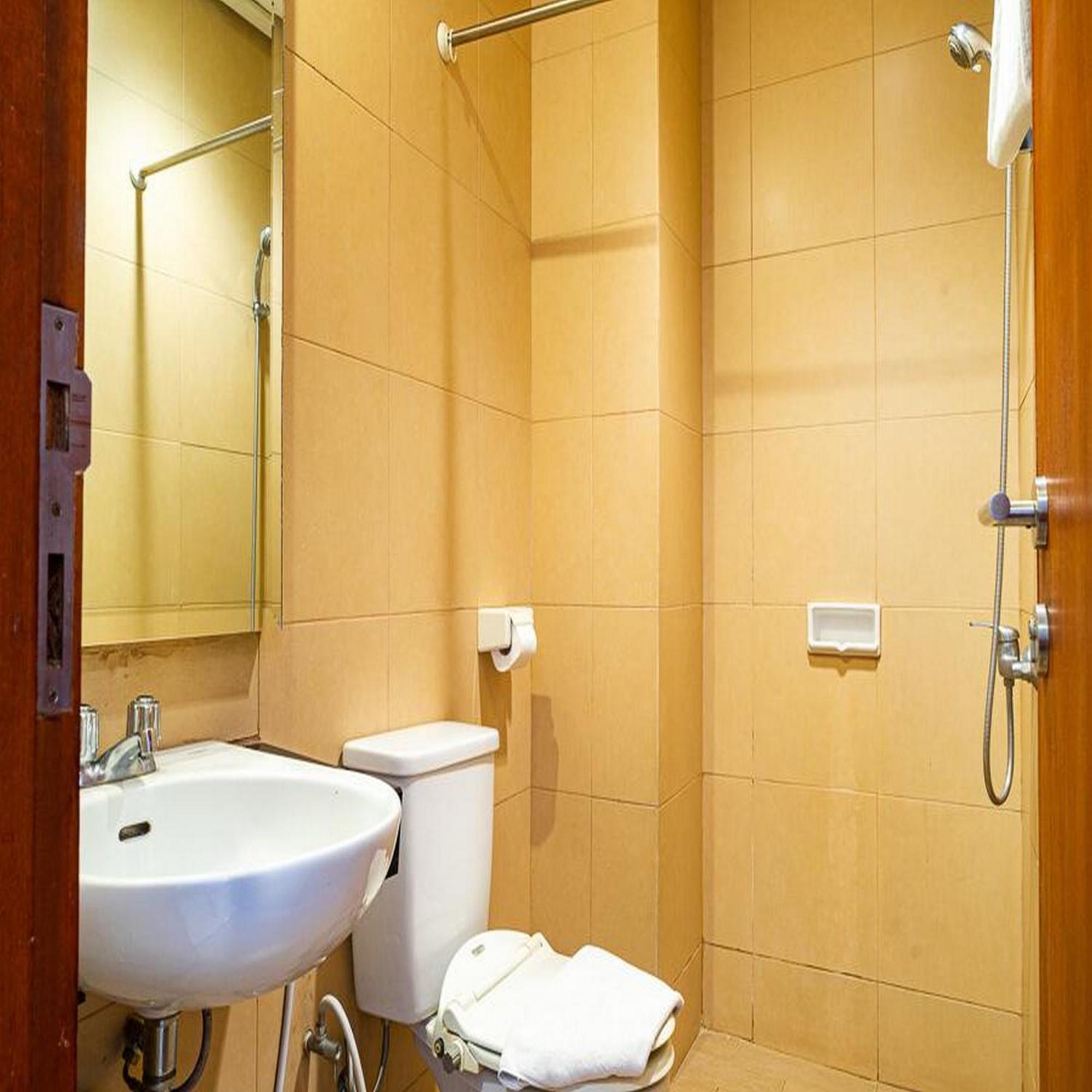 Reddoorz Plus At Blue Pacific Blok M Джакарта Экстерьер фото
