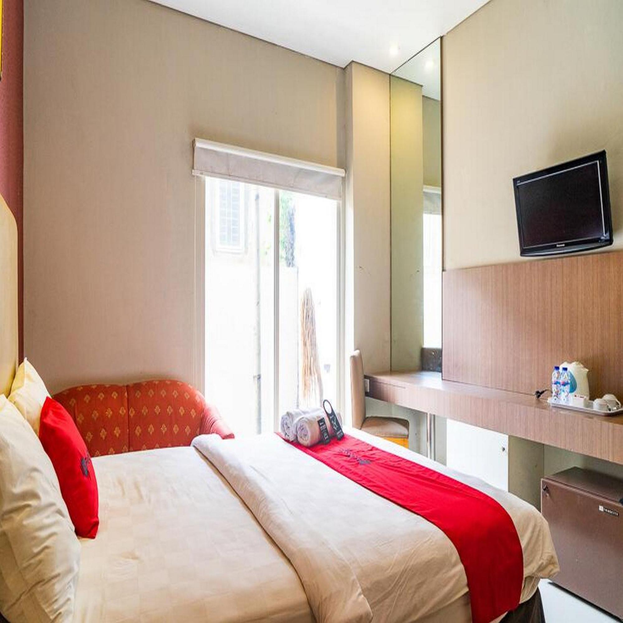 Reddoorz Plus At Blue Pacific Blok M Джакарта Экстерьер фото