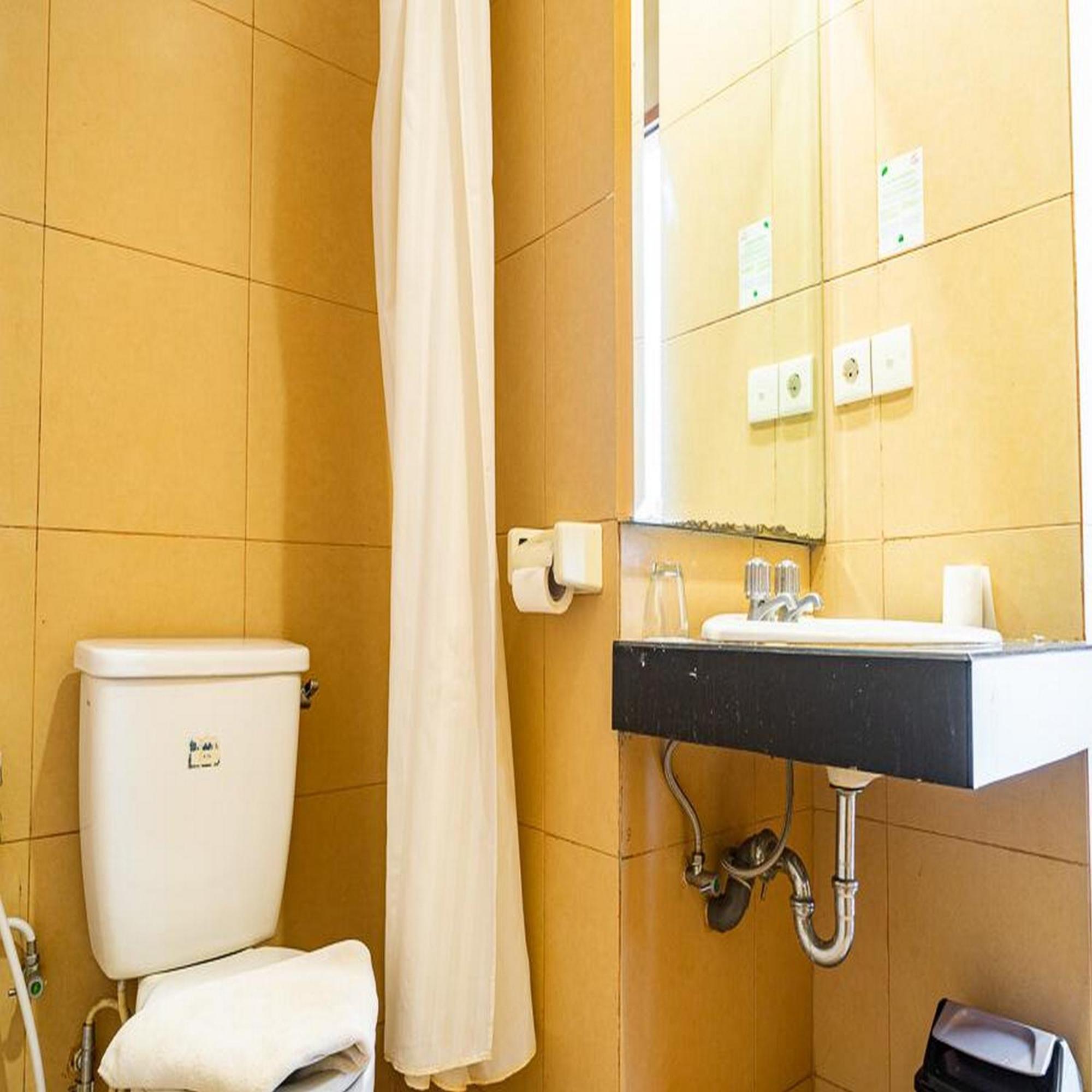 Reddoorz Plus At Blue Pacific Blok M Джакарта Экстерьер фото