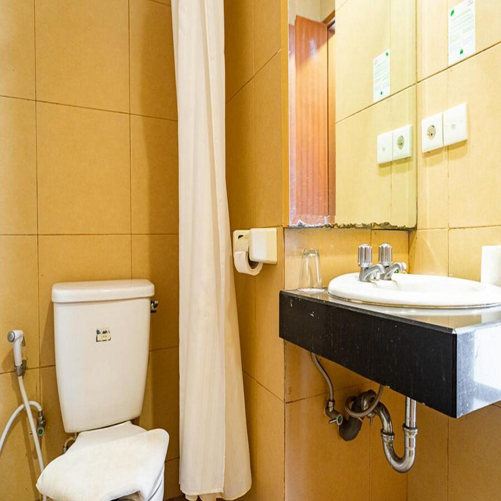 Reddoorz Plus At Blue Pacific Blok M Джакарта Экстерьер фото
