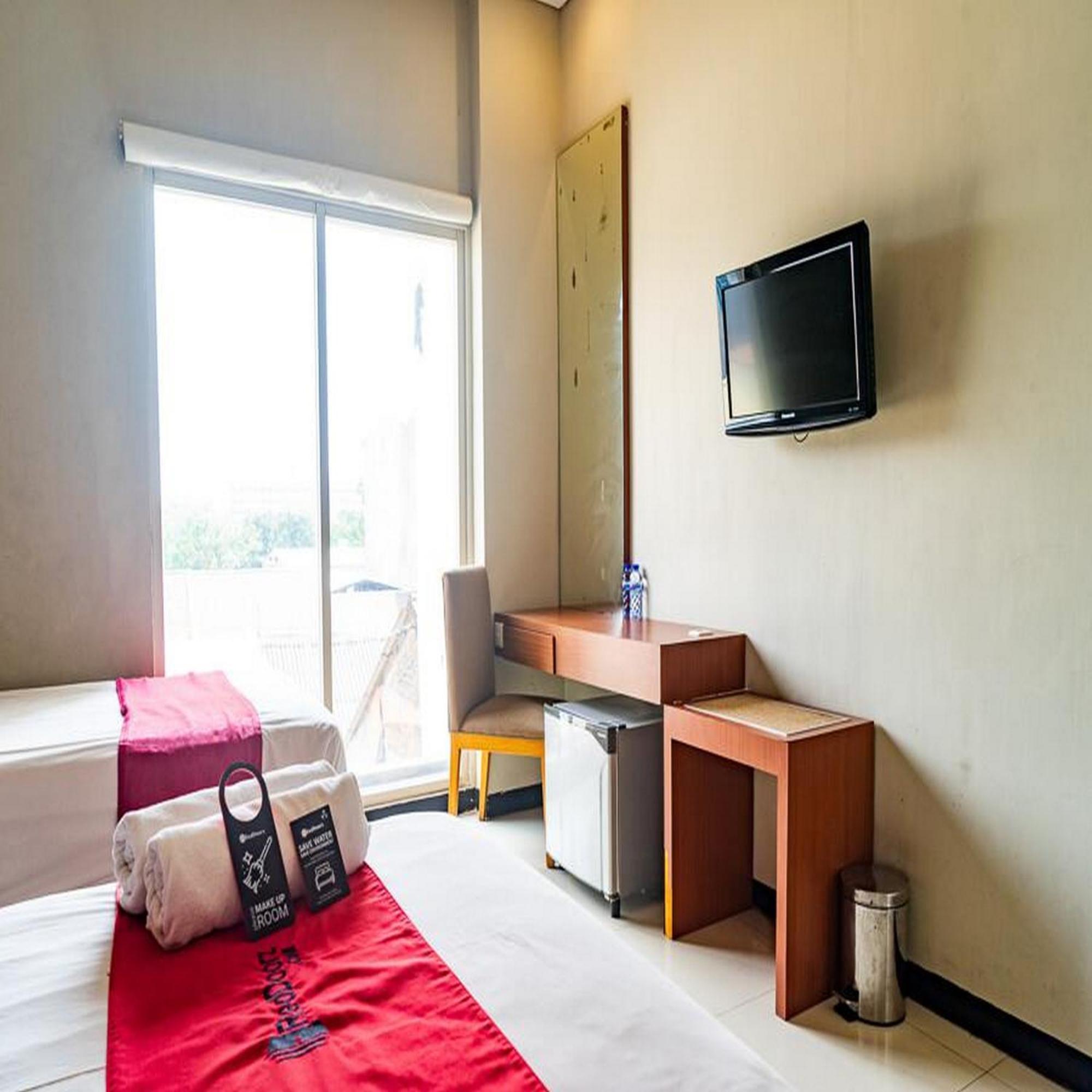 Reddoorz Plus At Blue Pacific Blok M Джакарта Экстерьер фото
