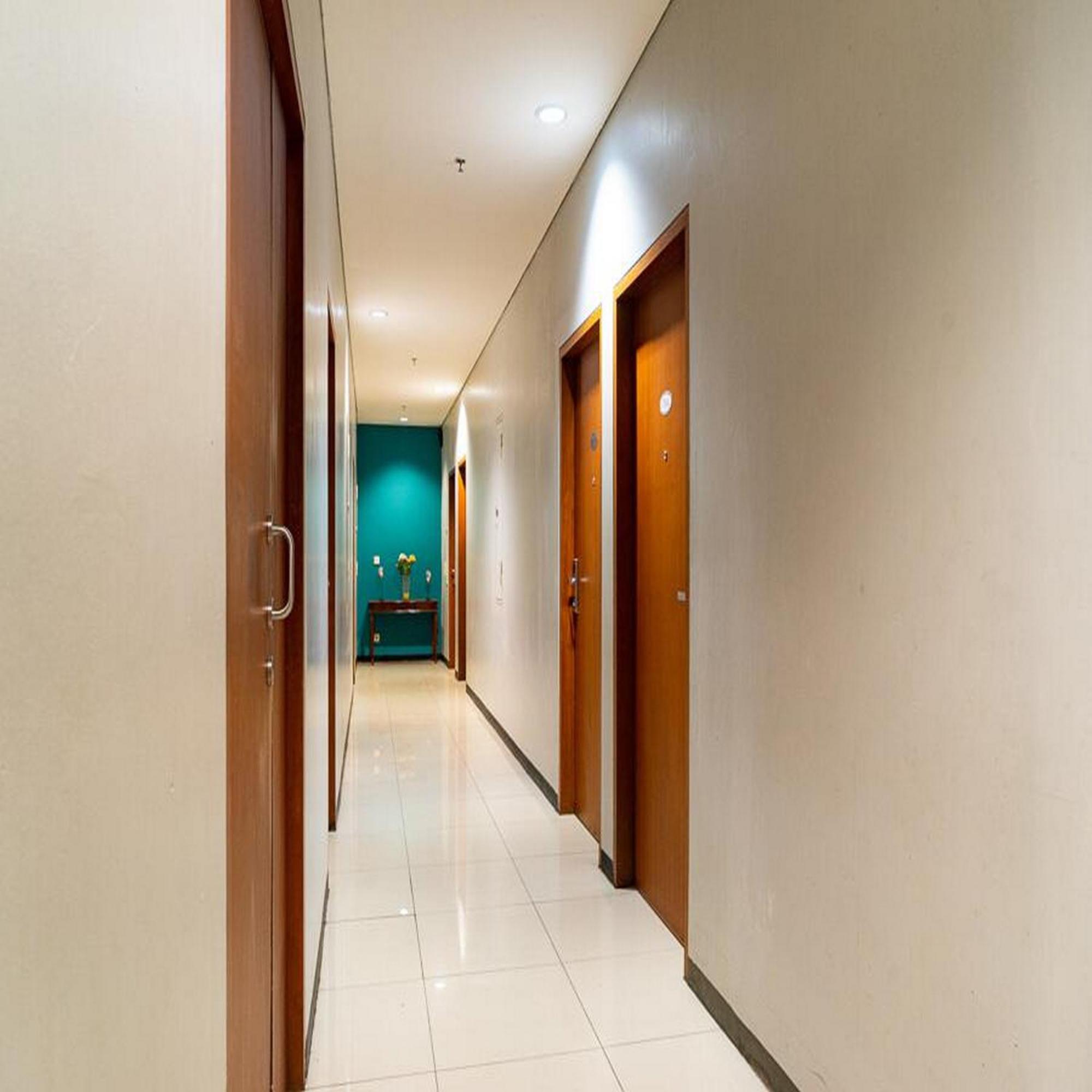 Reddoorz Plus At Blue Pacific Blok M Джакарта Экстерьер фото