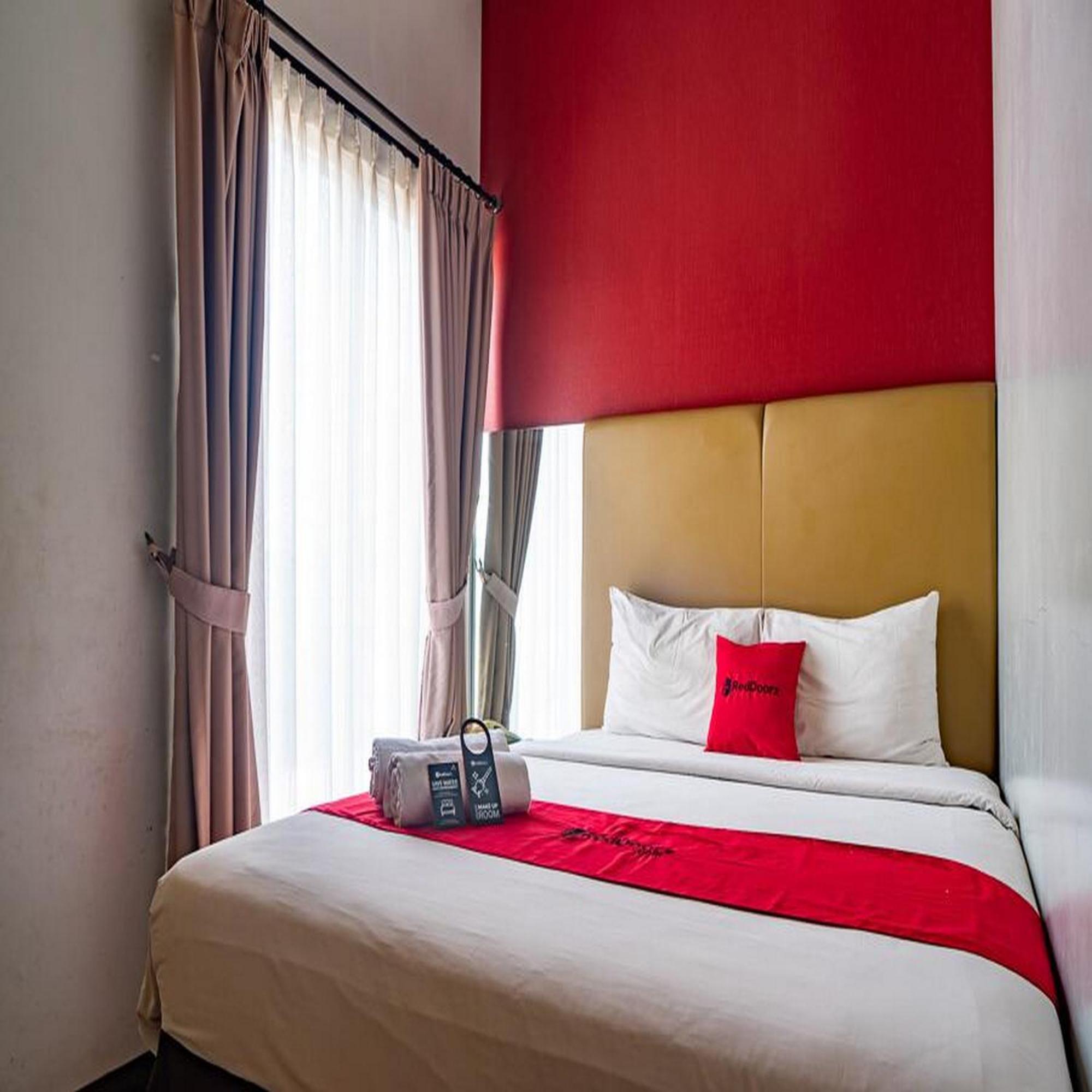 Reddoorz Plus At Blue Pacific Blok M Джакарта Экстерьер фото