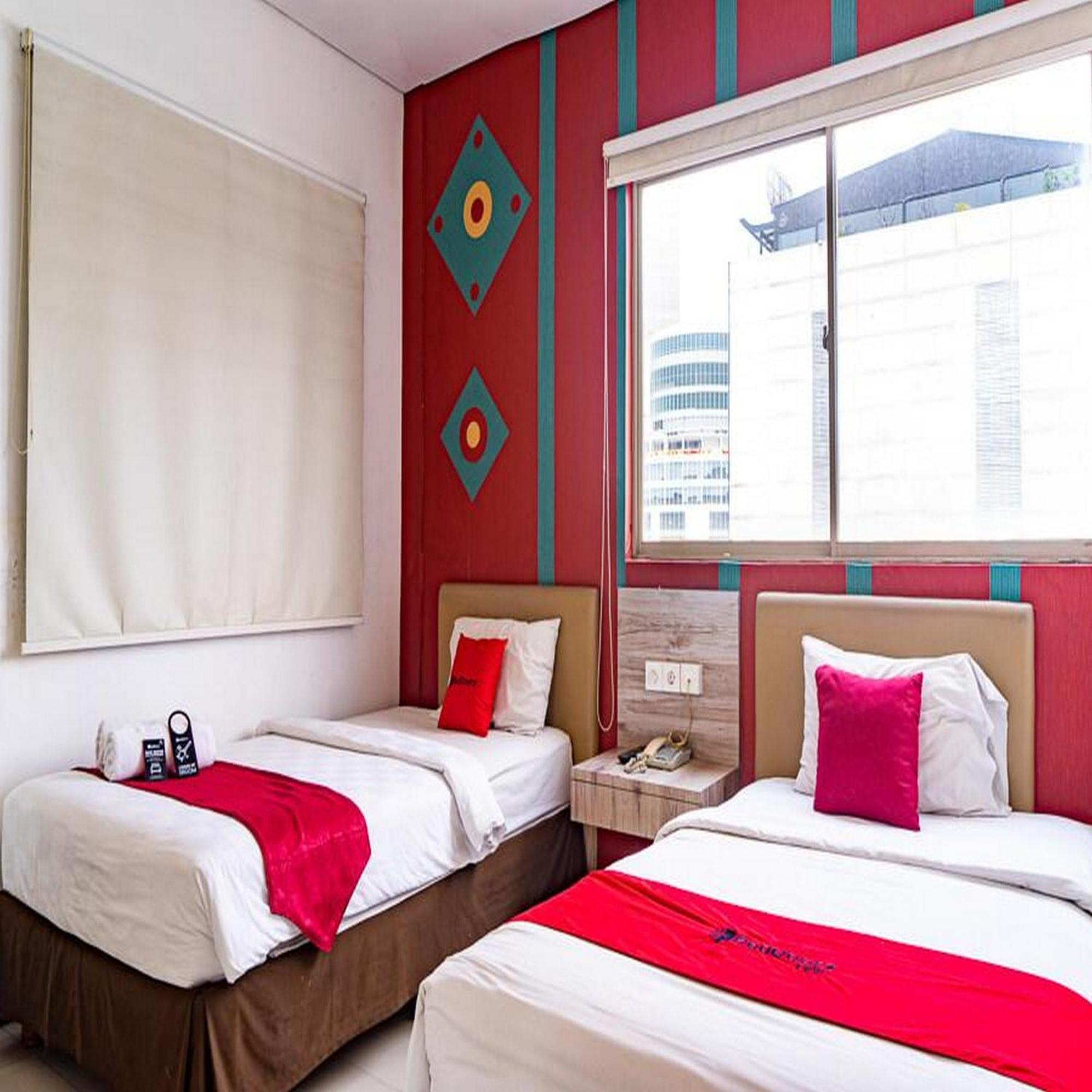 Reddoorz Plus At Blue Pacific Blok M Джакарта Экстерьер фото