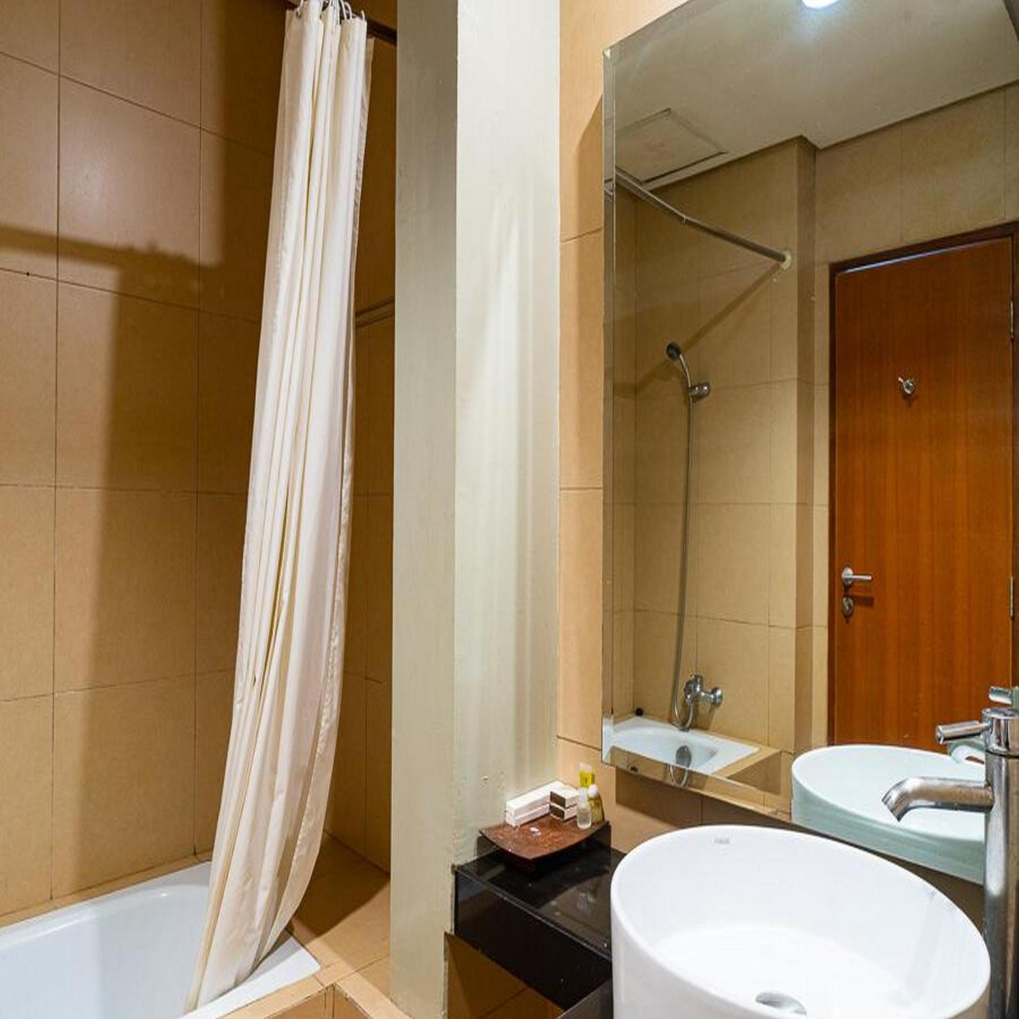 Reddoorz Plus At Blue Pacific Blok M Джакарта Экстерьер фото
